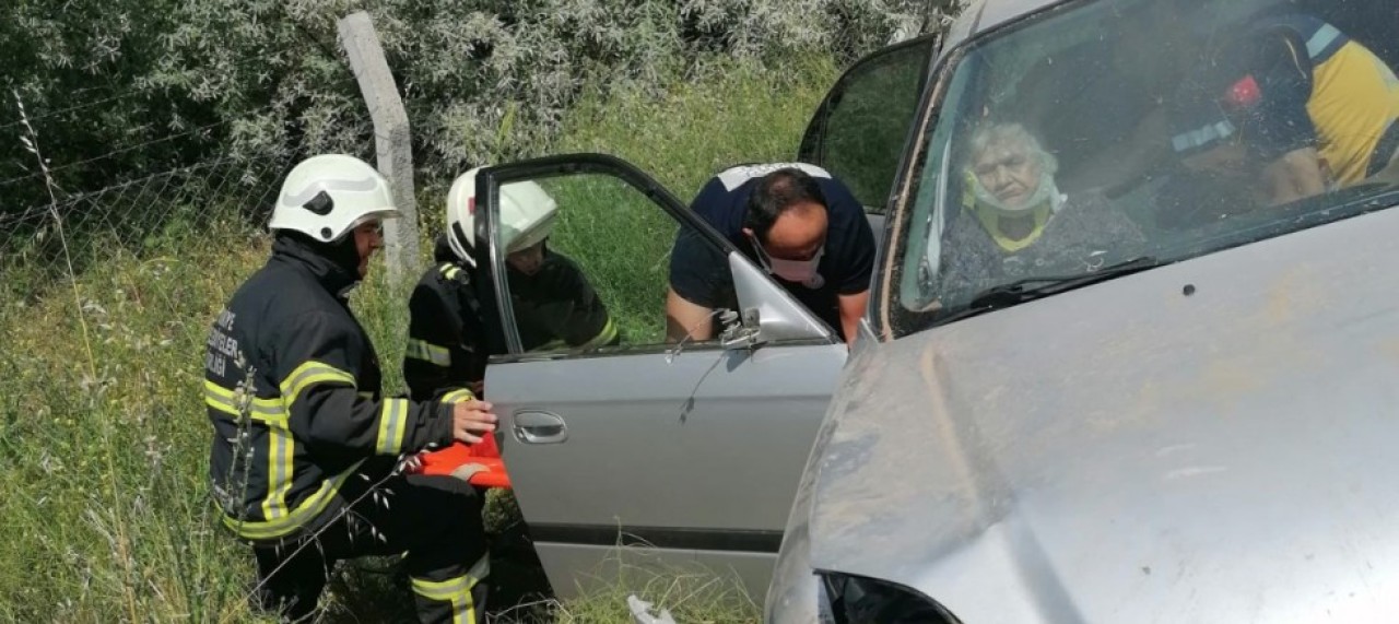 KONTROLDEN ÇIKAN ARAÇ TARLAYA UÇTU