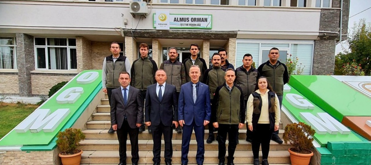 KOVANDAKİ BALI TEK BİR ARI YAPMAZ