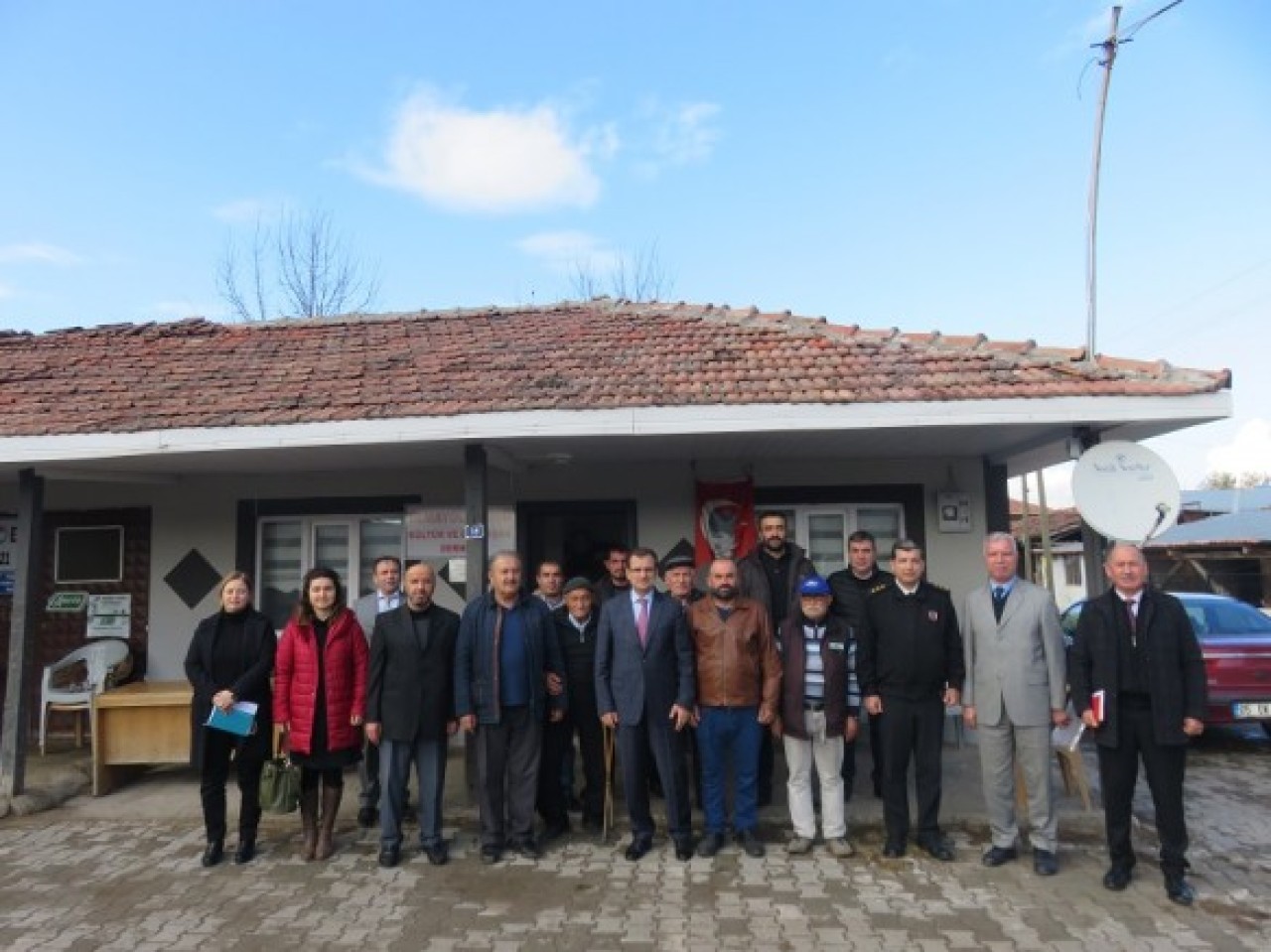 KÖY SAKİNLERİNDEN TALEPLERİNİ DİNLEDİ