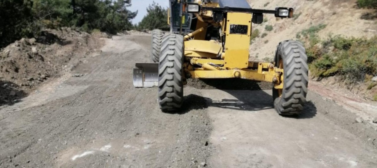 KÖYİÇİ YOLLARINDA ÇALIŞMALAR SÜRÜYOR