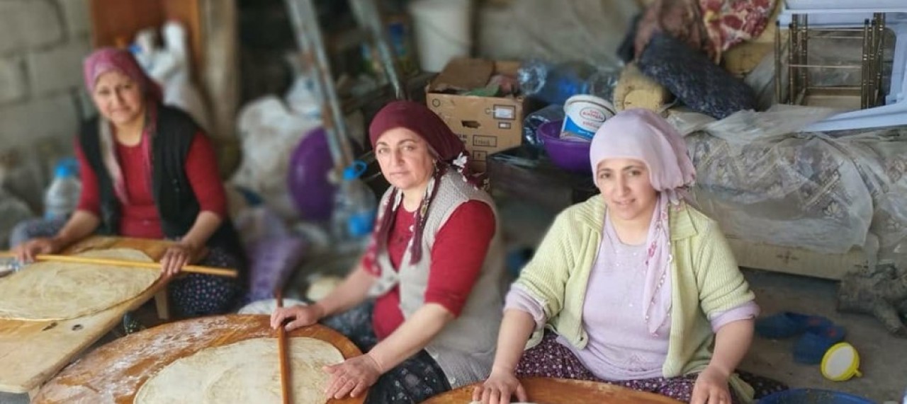 KÖYLÜ KADINLARIN İMECE USULÜ KIŞ HAZIRLIĞI