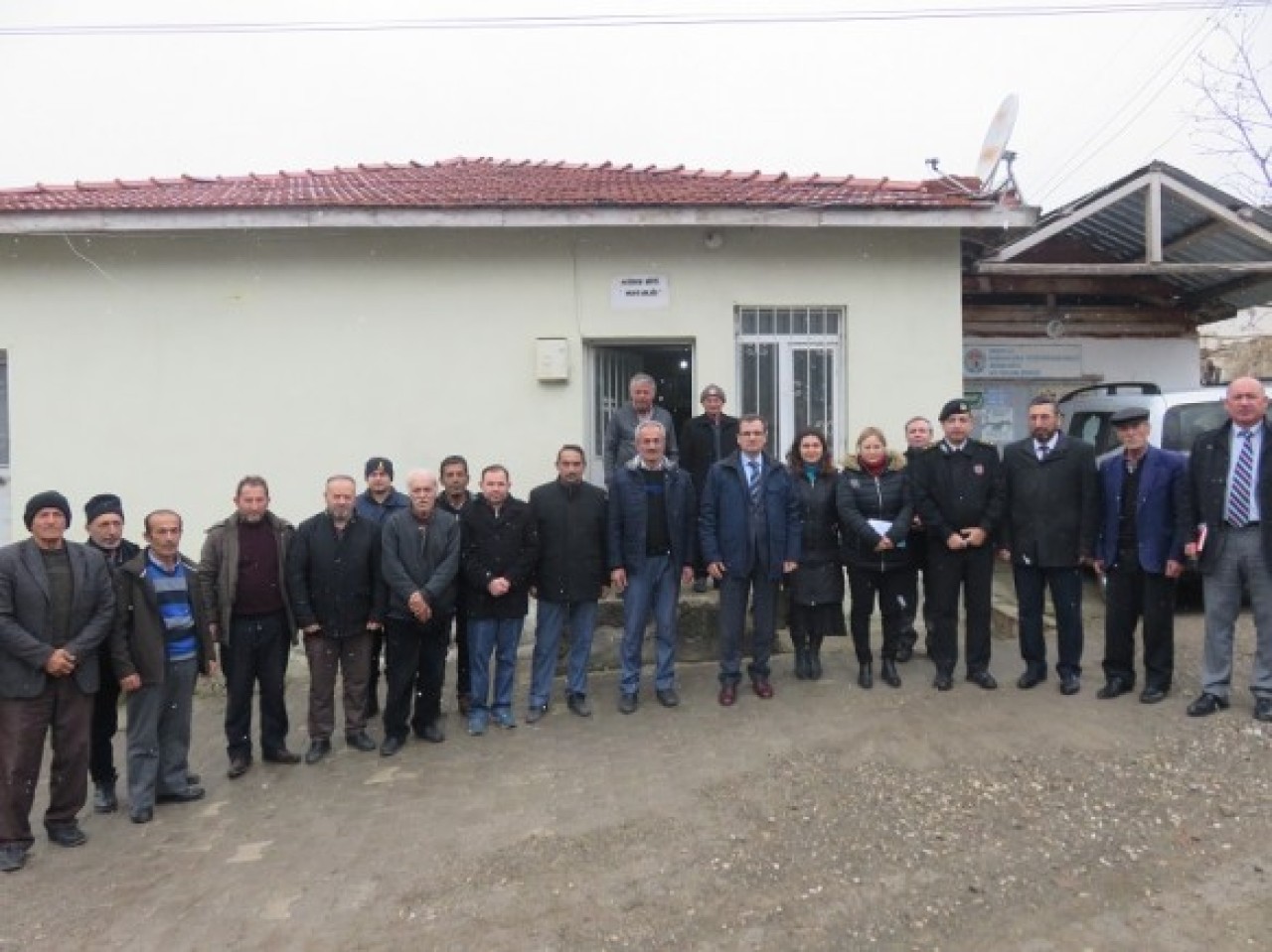 KÖYLÜNÜN SORUNLARINI DİNLEDİ