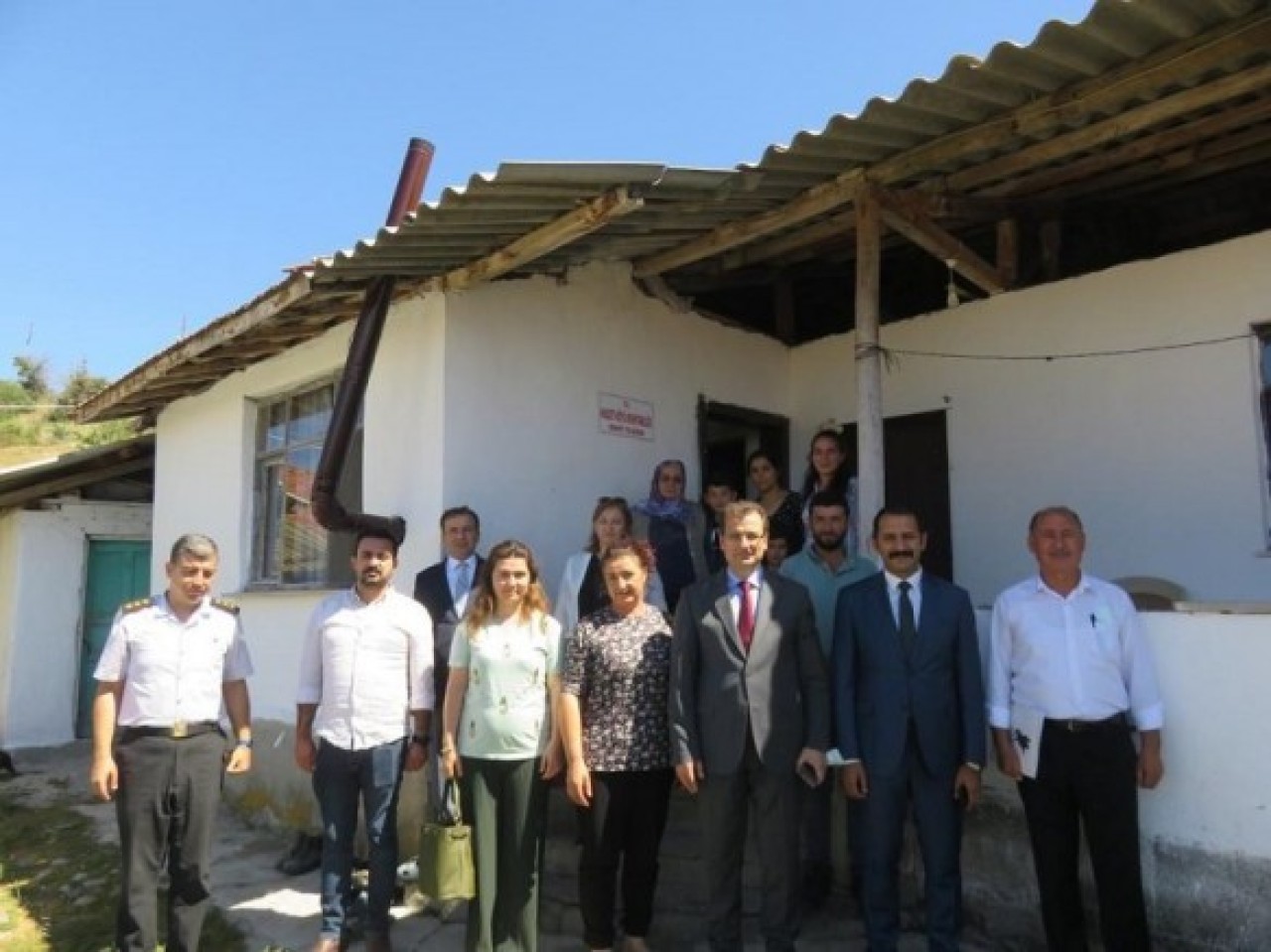 KÖYLÜNÜN TALEPLERİNİ DİNLEDİ