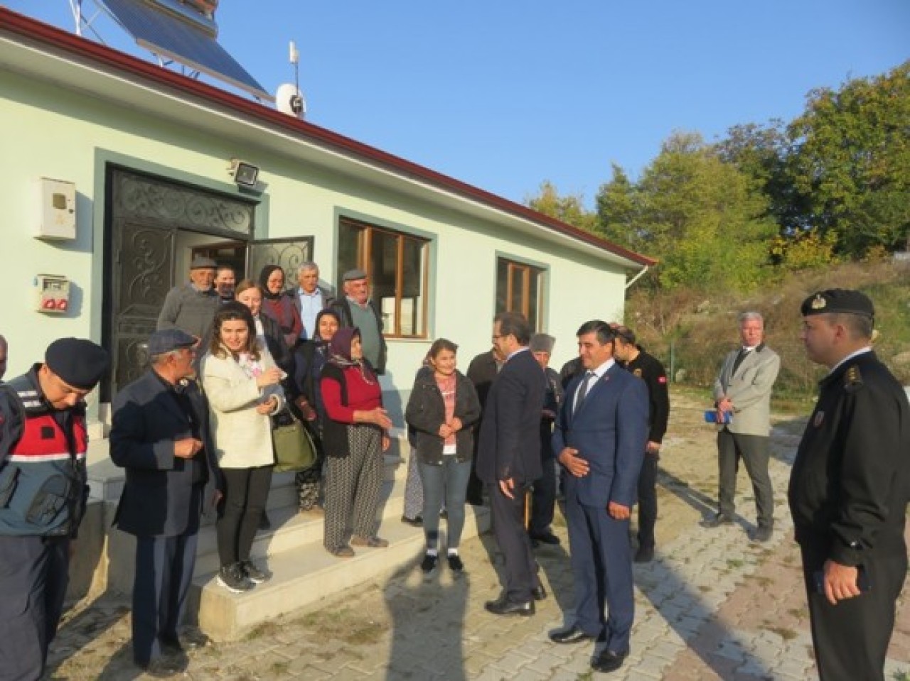 KÖYLÜNÜN TALEPLERİNİ YERİNDE DİNLEDİ