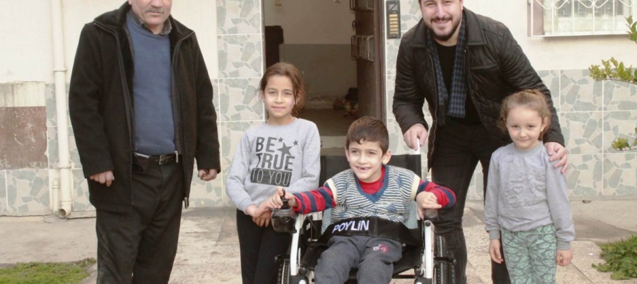 KÜÇÜK AYBERK’İN TEKERLEKLİ SANDALYE HAYALİ GERÇEK OLDU