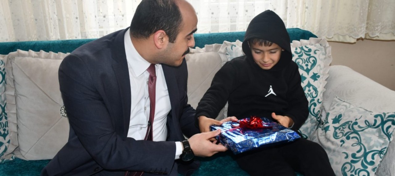 KÜÇÜK BURAK’IN DOĞUM GÜNÜNÜ KUTLADILAR