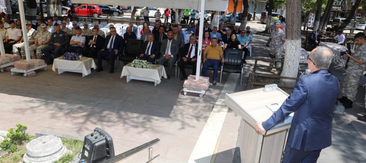 KUTLAMALARA VATANDAŞ İLGİSİZ KALDI