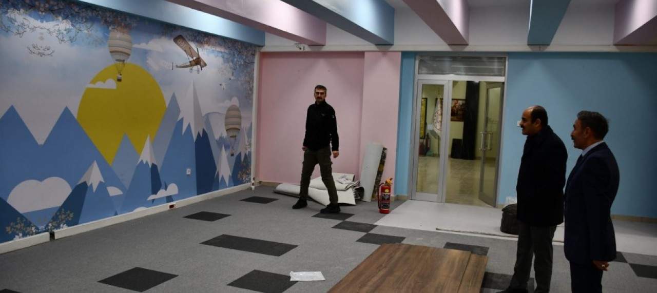 KÜTÜPHANEDE YENİLEME ÇALIŞMASI DEVAM EDİYOR