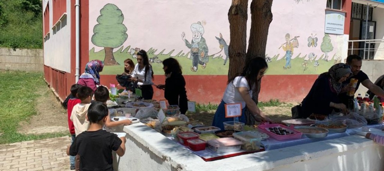LİNA BEBEK YARARINA KERMES DÜZENLENDİ