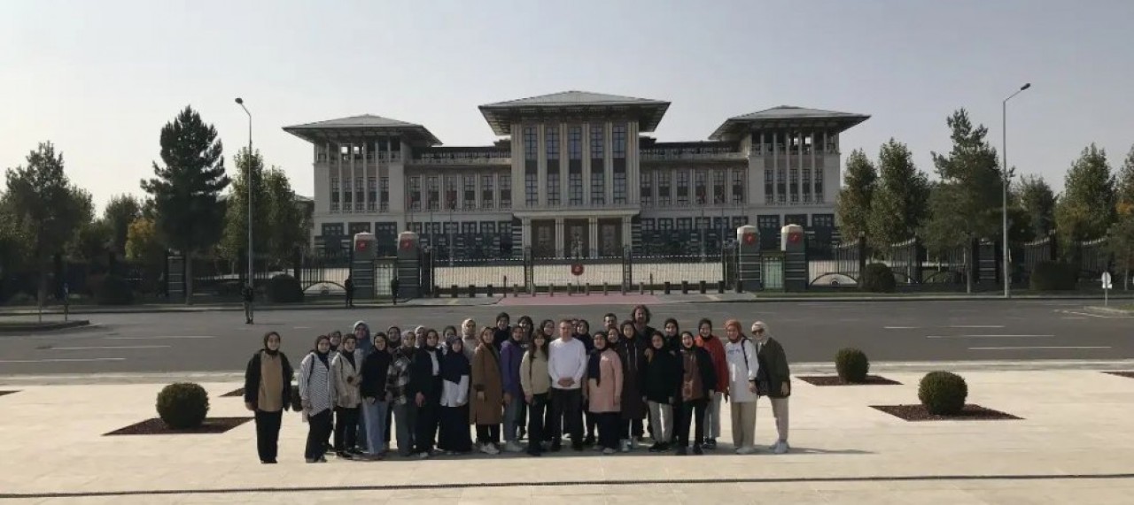 LİSE ÖĞRENCİLERİNDEN ANKARA ÇIKARMASI