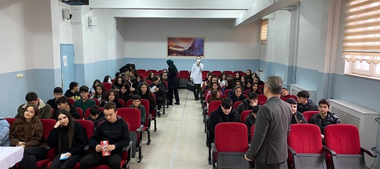 LİSE ÖĞRENCİLERİNE VEREM HASTALIĞI ANLATILDI
