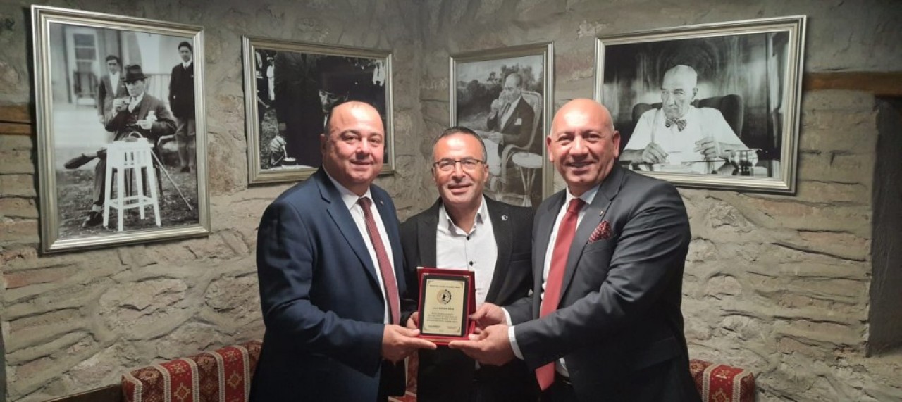 MECLİS ÜYELERİNE TEŞEKKÜR PLAKETİ