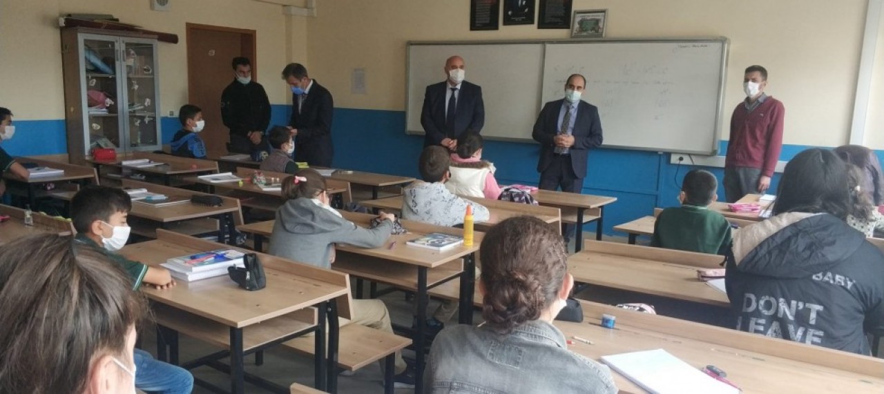 MEHMET PAŞA ORTAOKULU’NU ZİYARET ETTİ