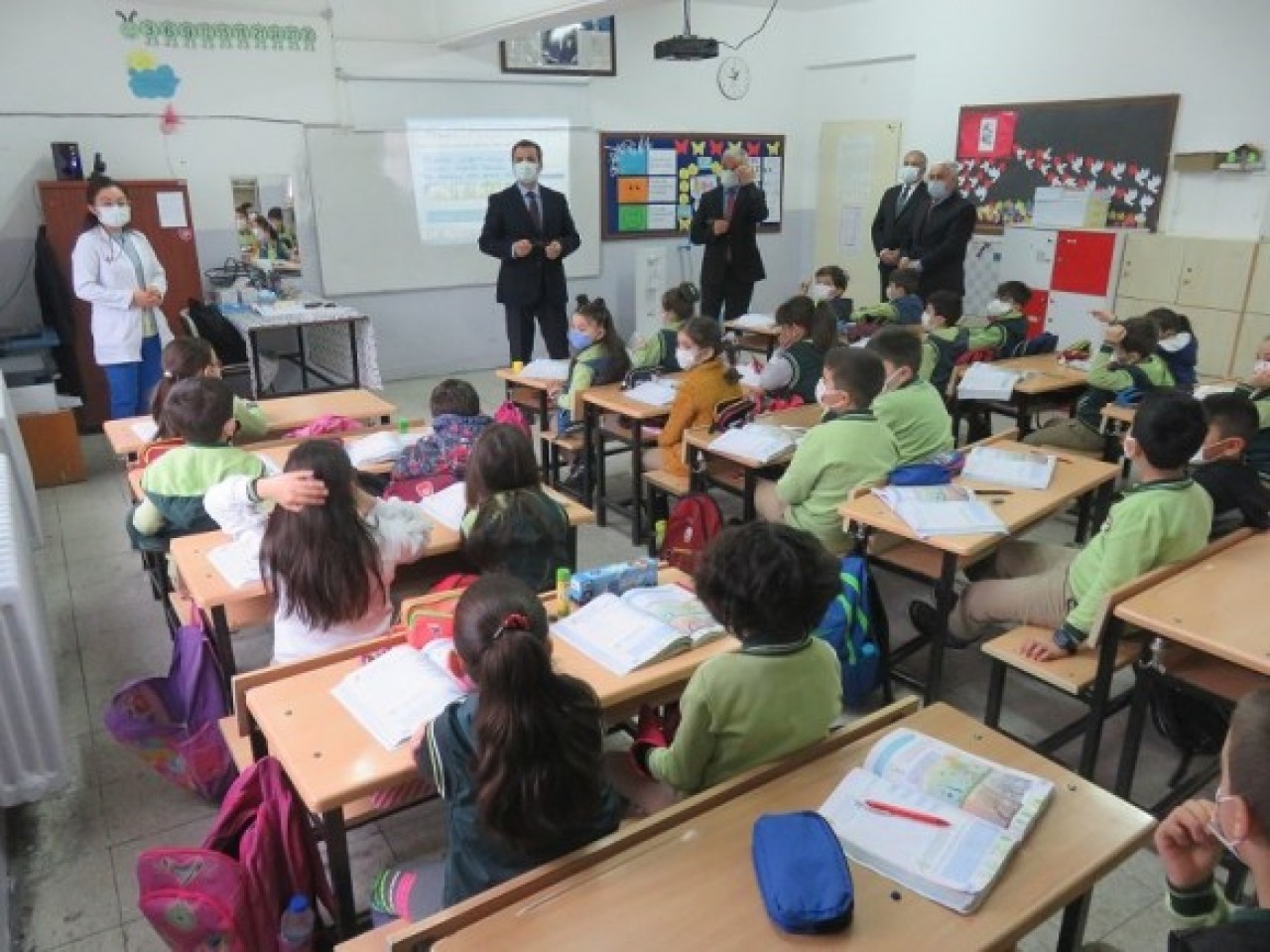 MEHMETÇİK İLKOKULU’NDA COVİD-19 TEDBİRLERİNİ İNCELEDİ
