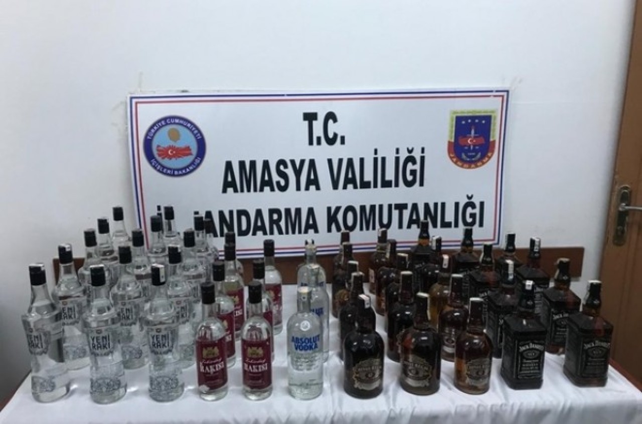 MERZİFON’DA 243 LİTRE SAHTE İÇTİ ELE GEÇİRİLDİ