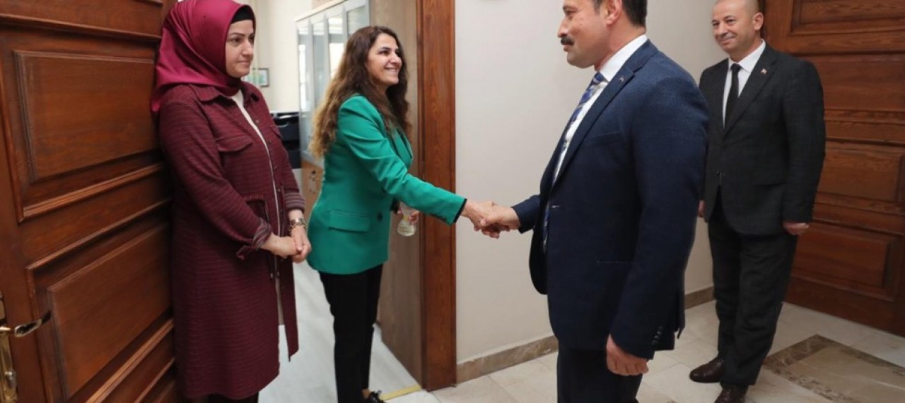 MESAİ ARKADAŞLARININ BAYRAMINI KUTLADI