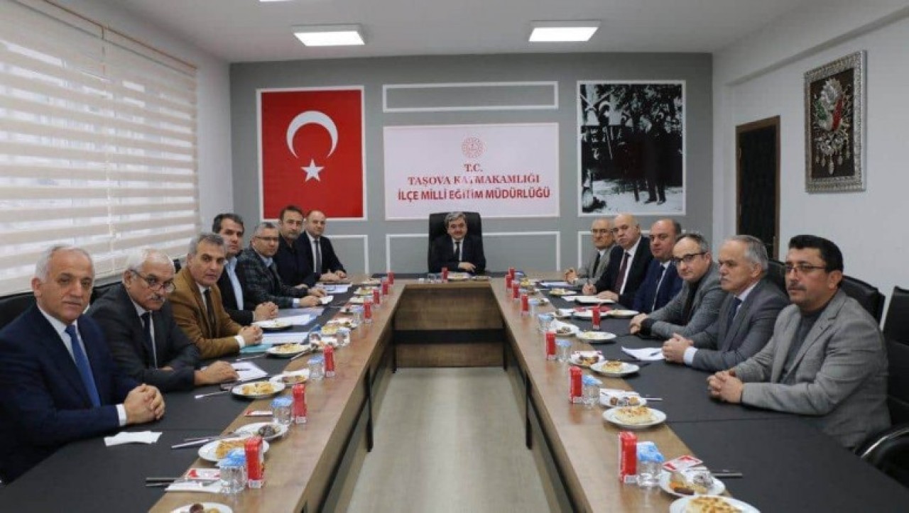 MİLLİ EĞİTİM MÜDÜRLERİ TAŞOVA’DA TOPLANDI