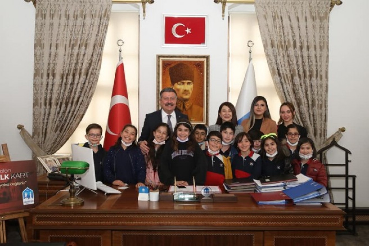 MİNİK ÖĞRENCİLER YEREL YÖNETİMLERİ YERİNDE İNCELEDİ