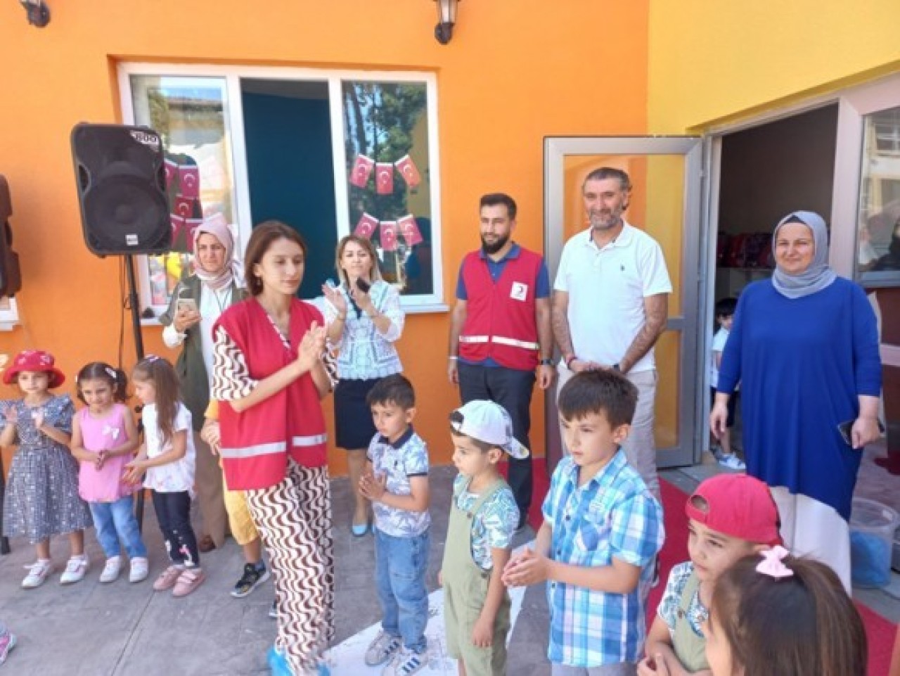 MİNİK ÖĞRENCİLERE KIZILAY’I ANLATIYORLAR