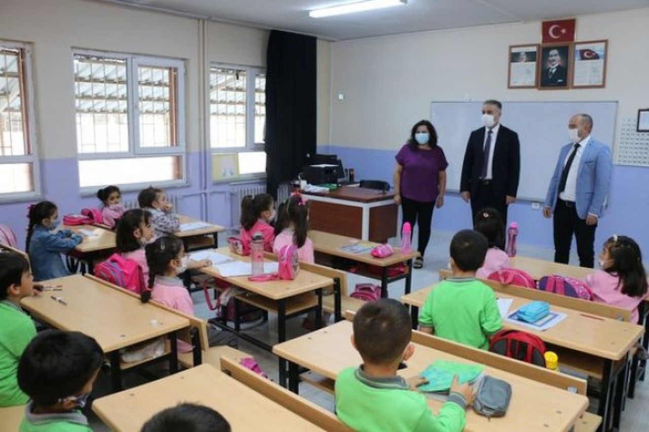 MÜDÜR COŞKUN OKUL ZİYARETLERİNDE