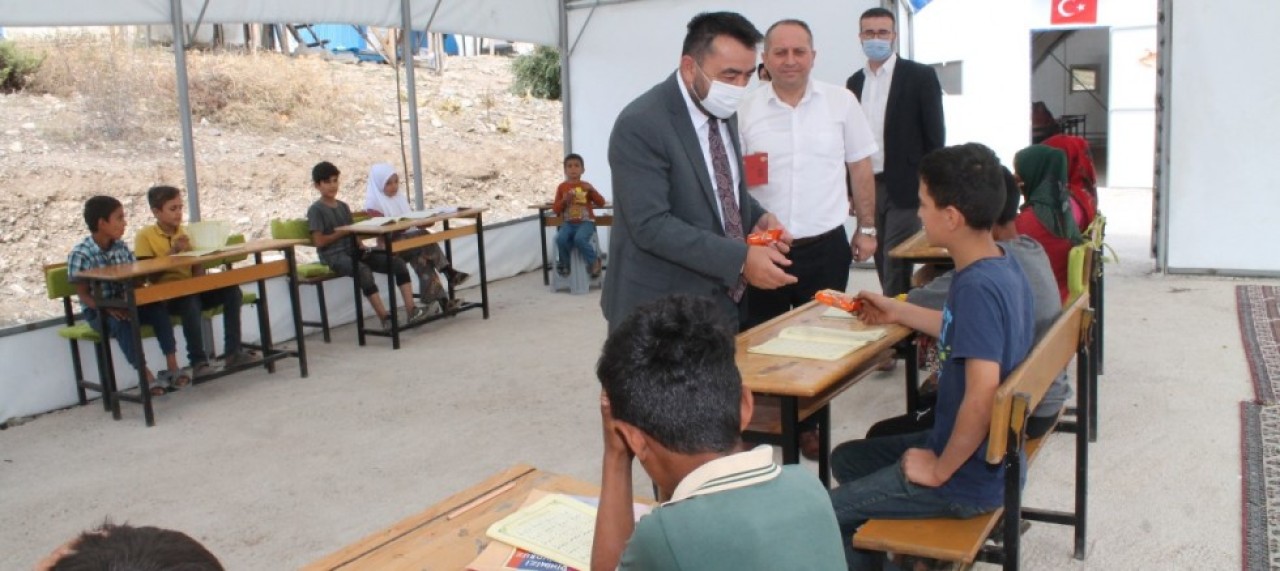 MÜFTÜ AYVAZ, ÇADIRKENT KUR’AN KURSU’NU ZİYARET ETTİ