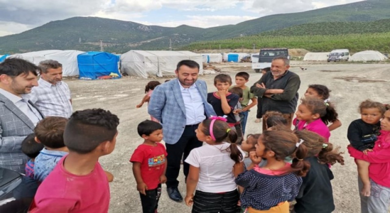 MÜFTÜ AYVAZ, MEVSİMLİK İŞÇİLERİ ZİYARET ETTİ