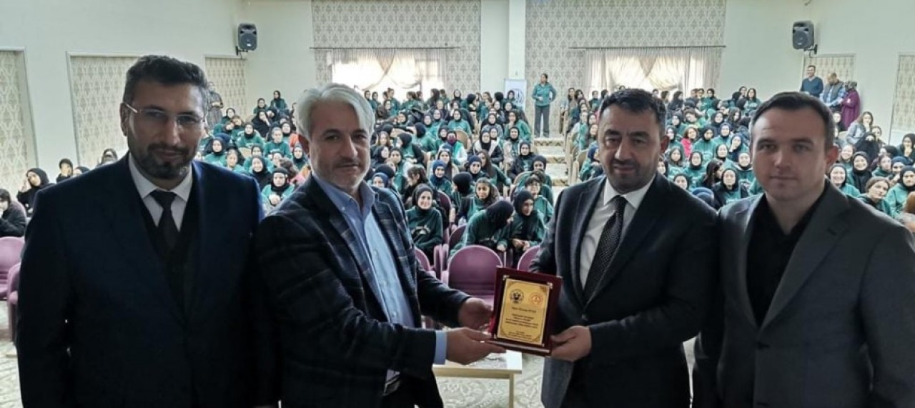 MÜFTÜ AYVAZ, ÖĞRENCİLERE KONFERANS VERDİ
