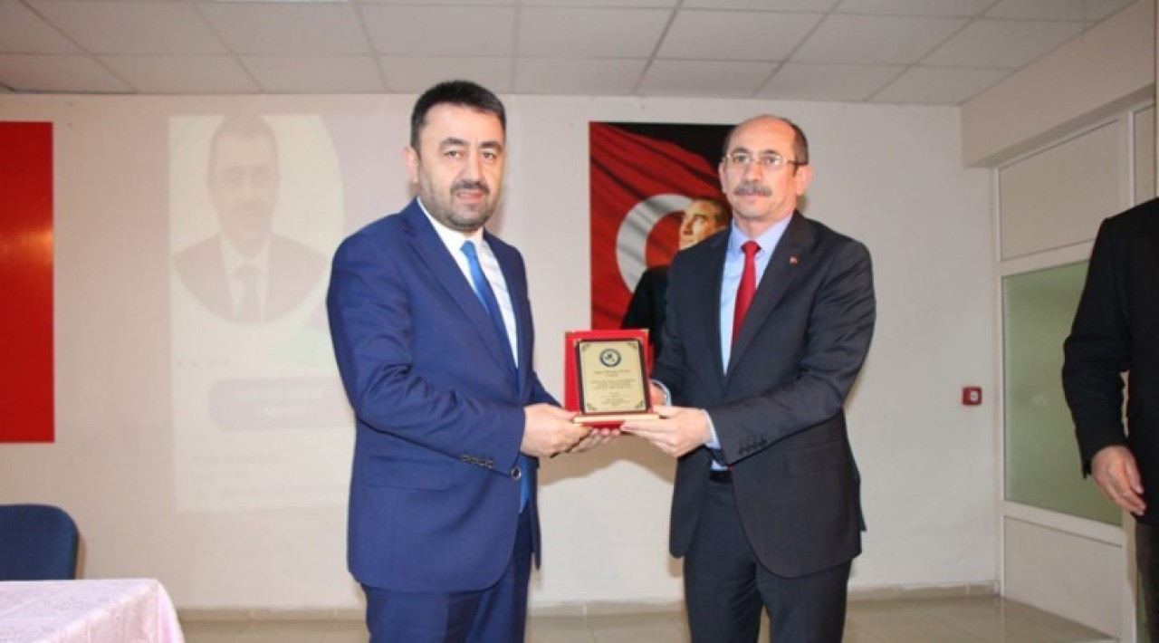 MÜFTÜ AYVAZ, SOSYAL BİLİMLER LİSESİ’NDE KONFERANS VERDİ