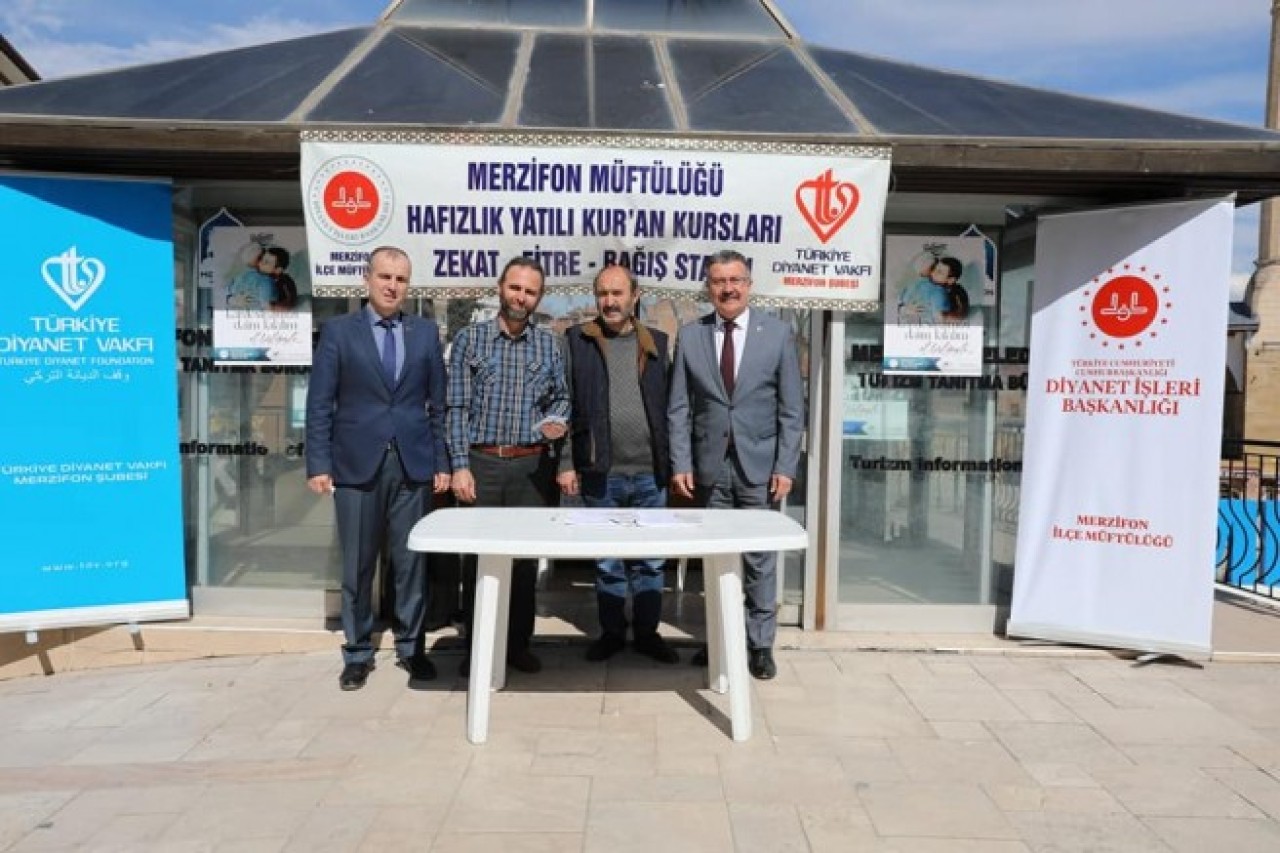 MÜFTÜLÜK’TEN ZEKAT STANDI