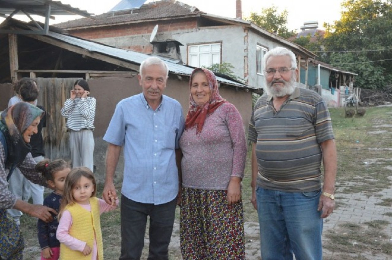 MUHTARLIK YARIŞINDA EŞİNİN RAKİBİ OLDU