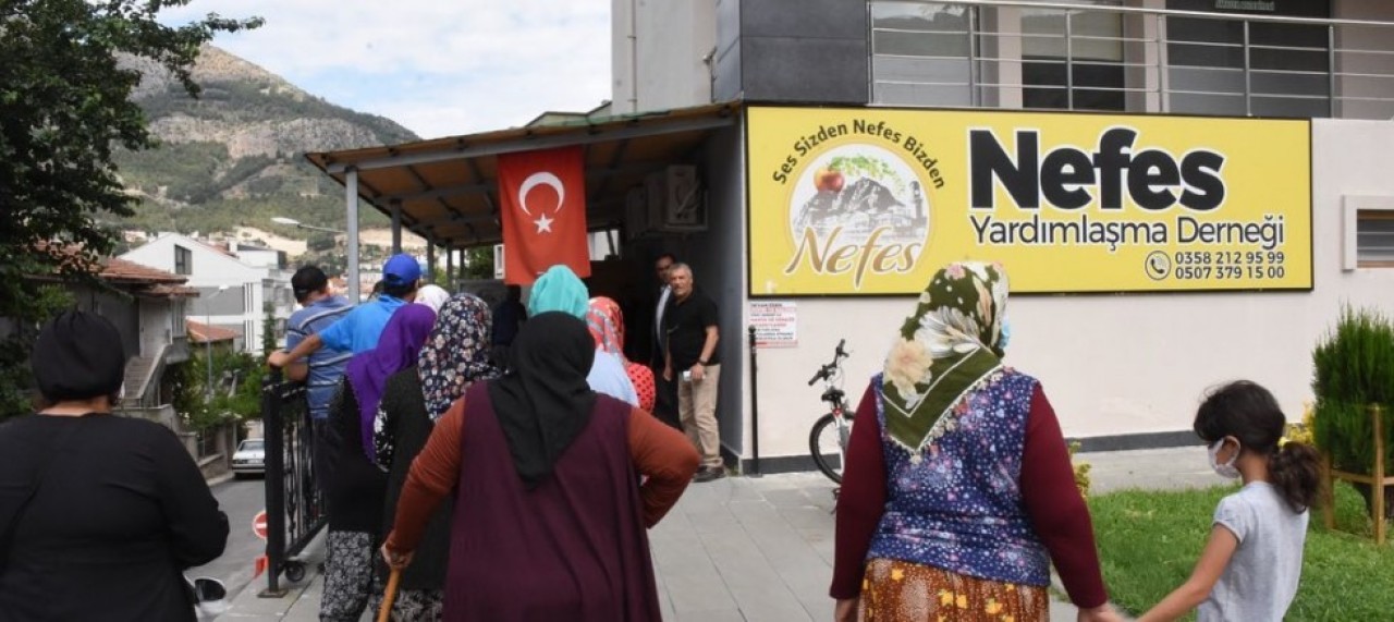 NEFES DERNEĞİ İHTİYAÇ SAHİPLERİNİ KURBANDA SEVİNDİRDİ