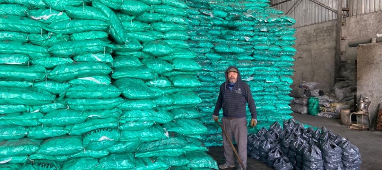 ODUN-KÖMÜR SATICILARI KARA KARA DÜŞÜNÜYOR