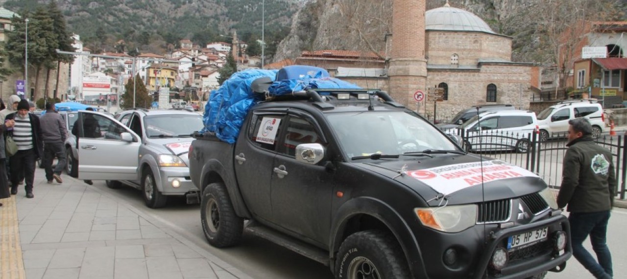 OFF-ROAD KULÜBÜ ÜYELERİ 7 ARAÇLA DEPREM BÖLGESİNE HAREKET ETTİ