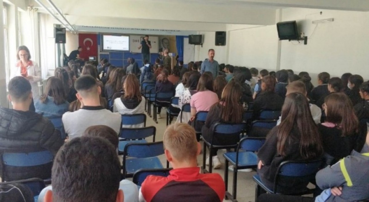 ÖĞRENCİLER SİBER SUÇLARA KARŞI BİLGİLENDİRİLDİ
