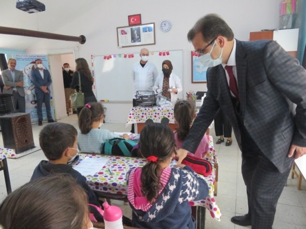 Öğrencilere Diş Macunu ve Diş Fırçası Dağıtıldı