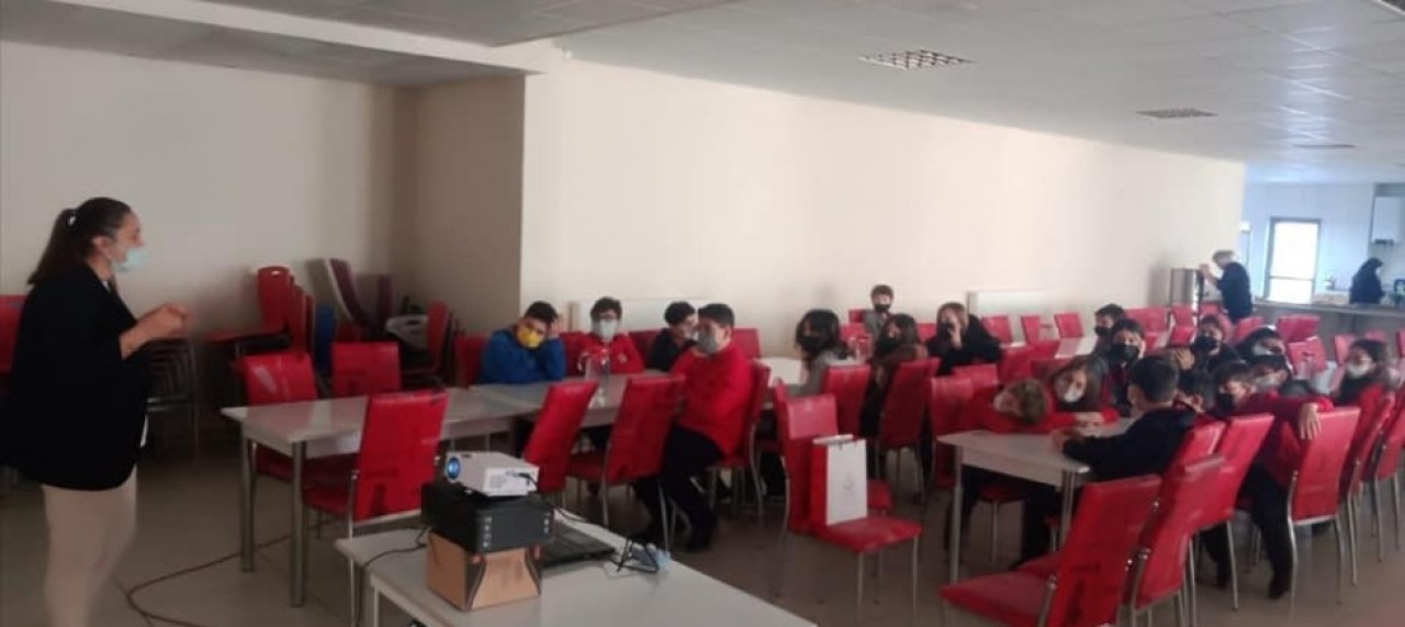 ÖĞRENCİLERE DİYABET SEMİNERİ VERİLDİ