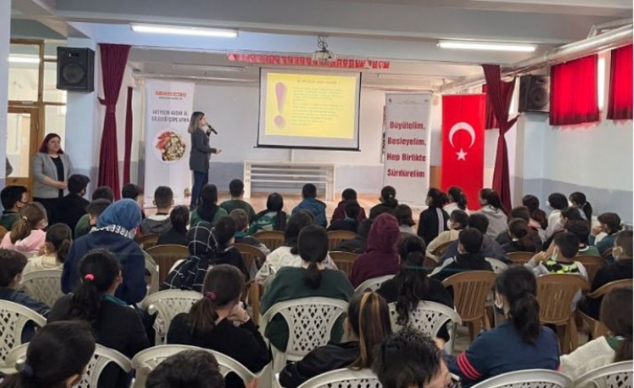 ÖĞRENCİLERE GÜVENLİ GIDA EĞİTİMİ VERİLDİ