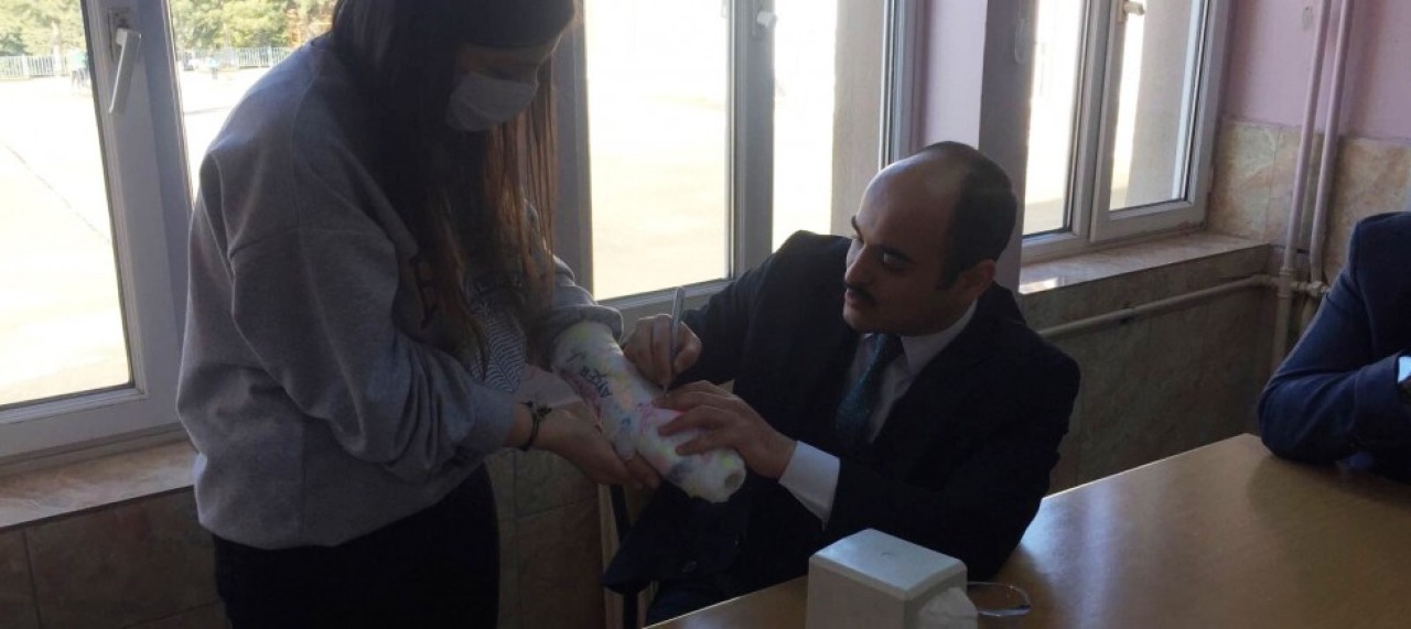 ÖĞRENCİLERİN SORUNLARIN DİNLEDİ