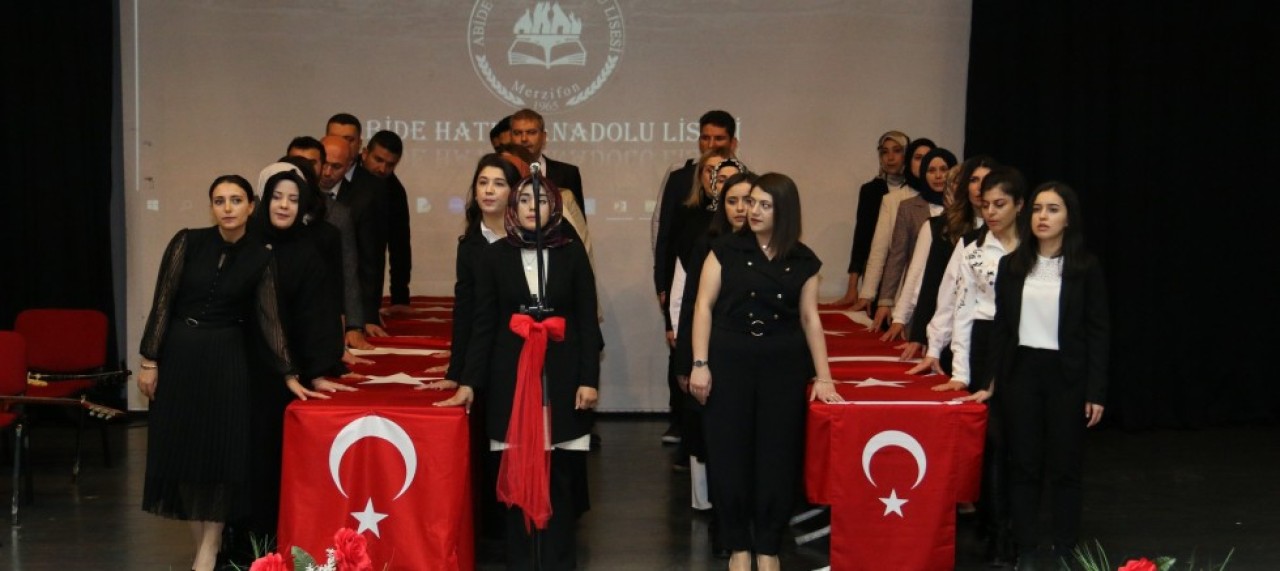 ÖĞRETMENLER GÜNLERİNİ KUTLADI