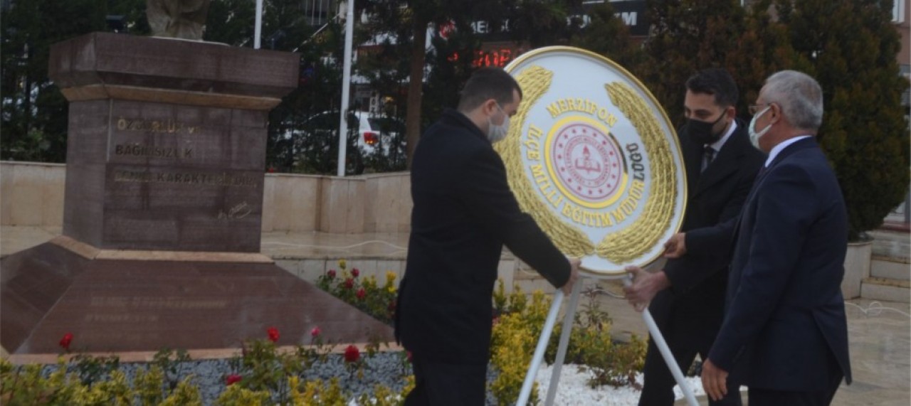 ÖĞRETMENLERDEN ATA'YA ÇELENK