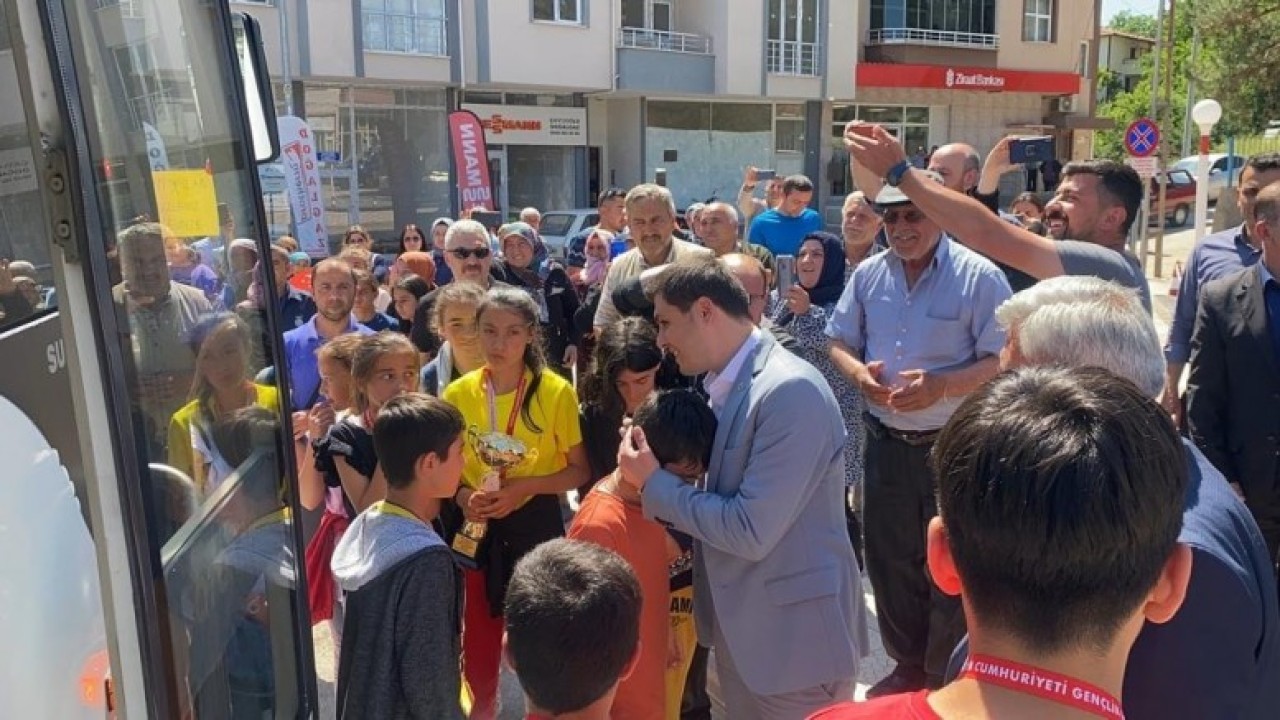 OKÇULARA COŞKULU KARŞILAMA