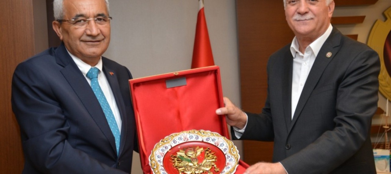 ÖKSÜZ, BAYRAKTAR’I ZİYARET ETTİ
