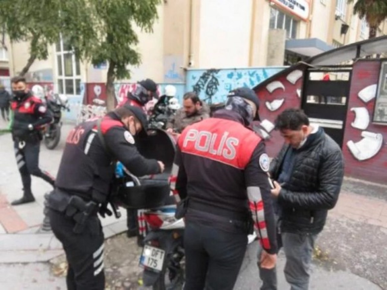 OKUL ÖNLERİNDE SIKI DENETİM