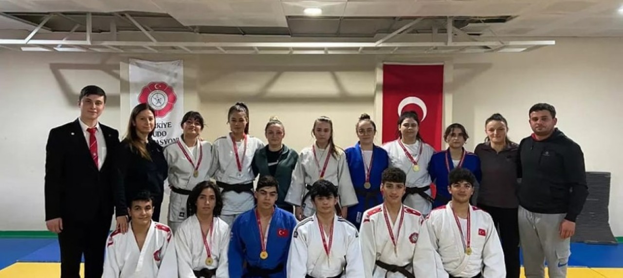 OKUL SPORLARINA BELEDİYESPORLU ÖĞRENCİLER DAMGA VURDU
