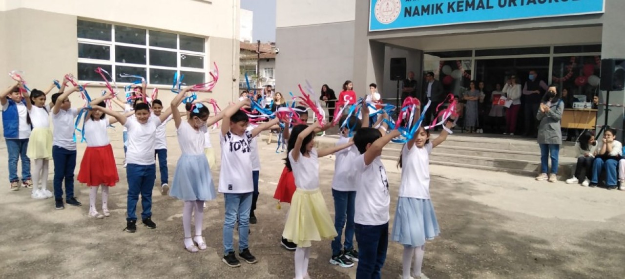 OKULLAR SÜSLENDİ, ÇOCUKLAR DOYASIYA EĞLENDİ