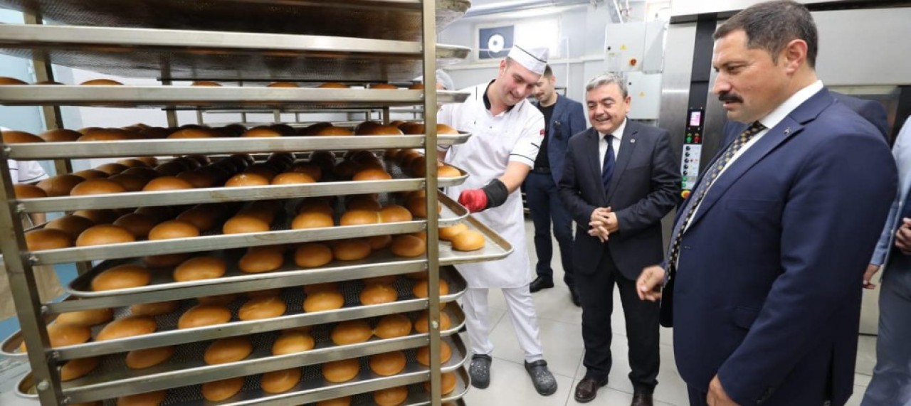 OKULLARIN EKMEK İHTİYACINI KARŞILIYORLAR