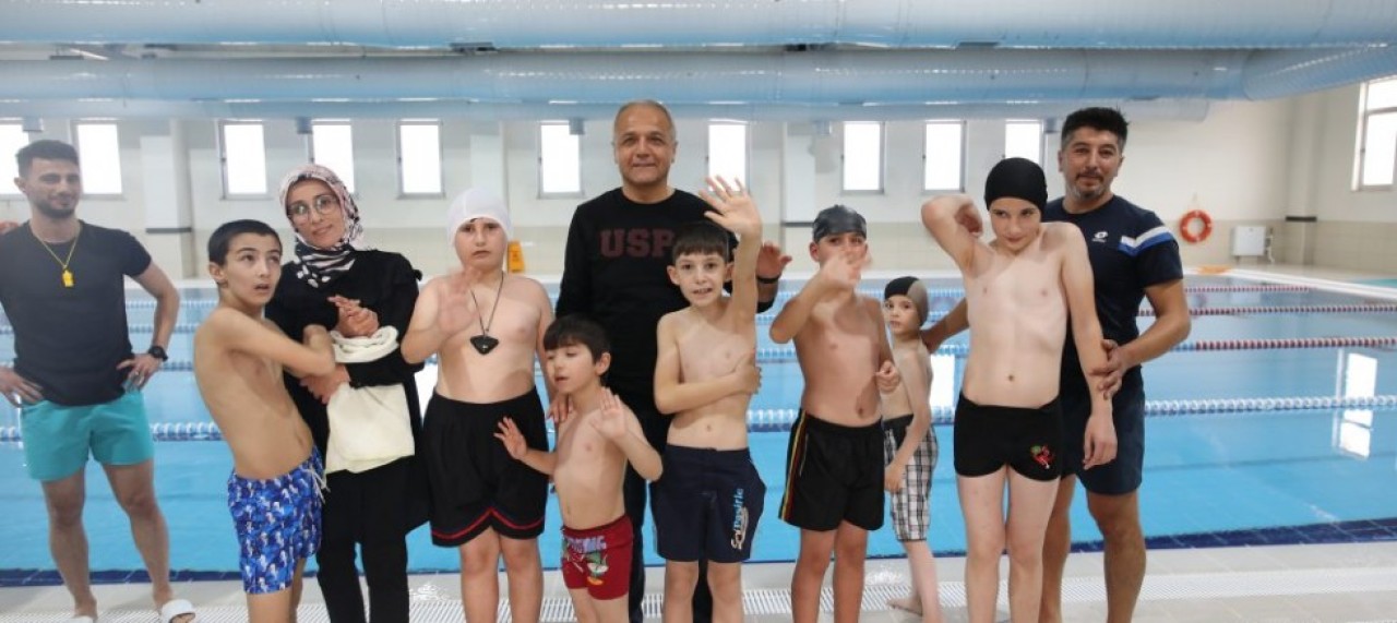 “OTİZMLİ ÇOCUKLARIMIZ MUTLULUĞA KULAÇ ATIYOR”