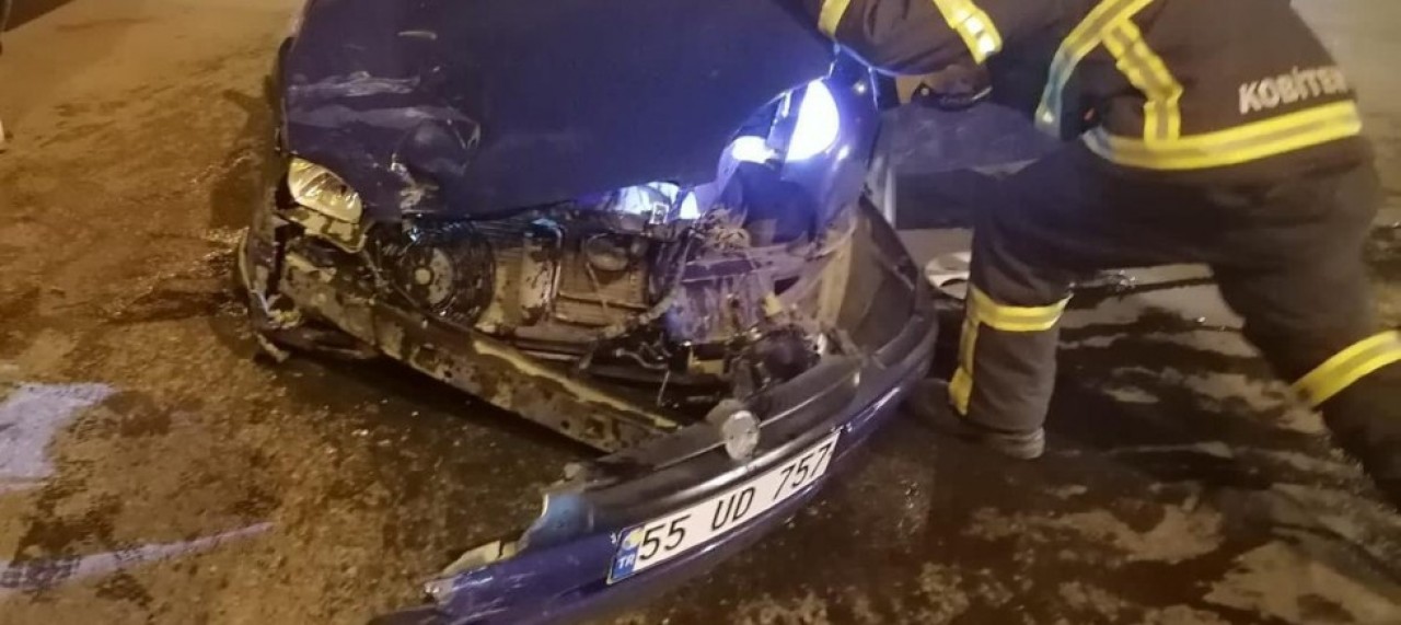 OTOGAR ÖNÜNDE MADDİ HASARLI TRAFİK KAZASI