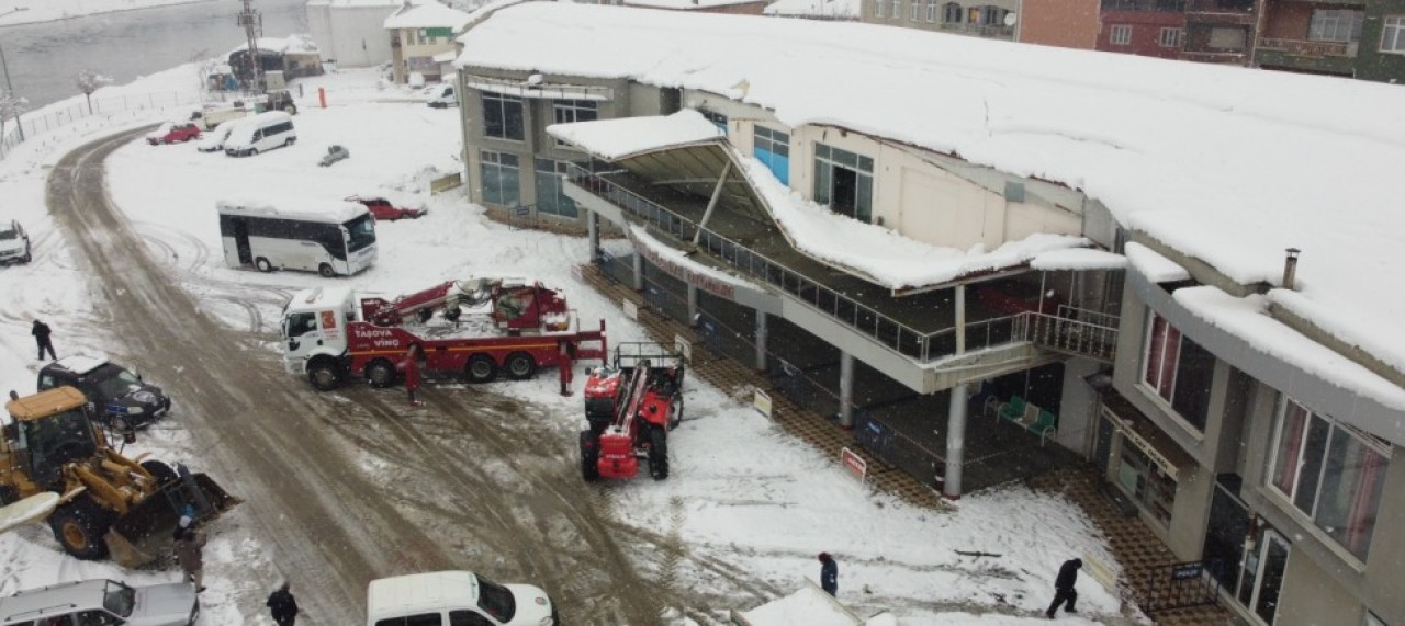 OTOGARIN ÇATISI ÇÖKTÜ!