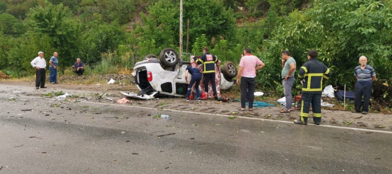 OTOMOBİL DEVRİLDİ BİR ÖLÜ